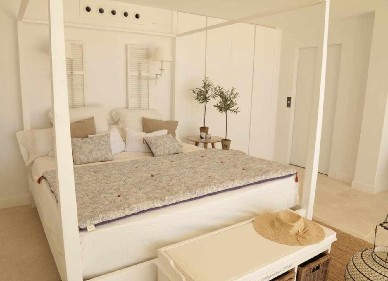 Beachfront Es Turo Appartamento