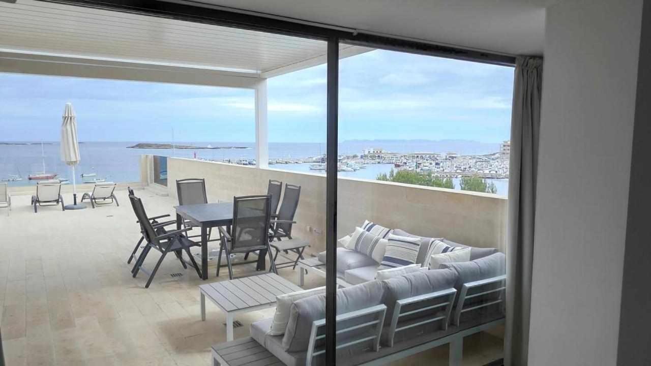 Beachfront Es Turo Apartament