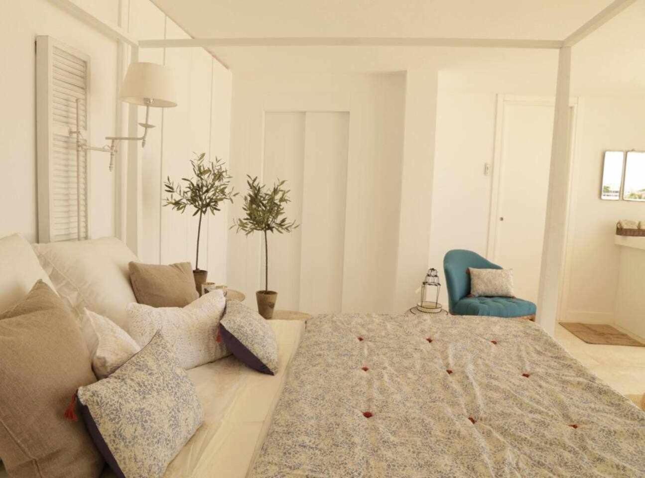 Beachfront Es Turo Apartament