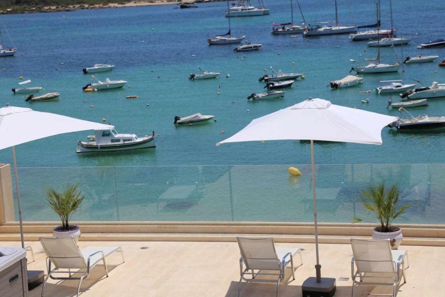 Beachfront Es Turo Apartament
